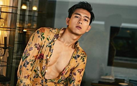 中国内地湖北荆州男演员李现浴缸搞怪高清图片第3张