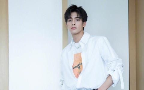 中国内地辽宁省大连影视男演员模特宋威龙帅气图片高清电脑桌面壁纸第2张
