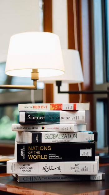 高清书本素材精选书本文艺静物图片手机壁纸第0张