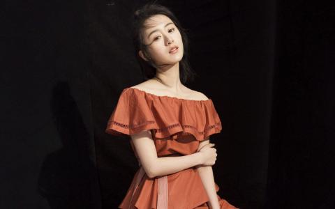 高清上海袁冰妍袁冰妍长发飘逸自然清新写真图片桌面壁纸第1张