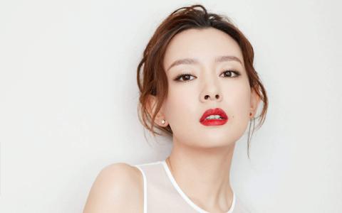 中国内地山西太原女演员、歌手周奇奇魅惑红唇写真图片桌面壁纸第2张