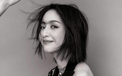 高清中国内地新疆伊犁影视女演员佟丽娅黑白时尚高清桌面壁纸第1张