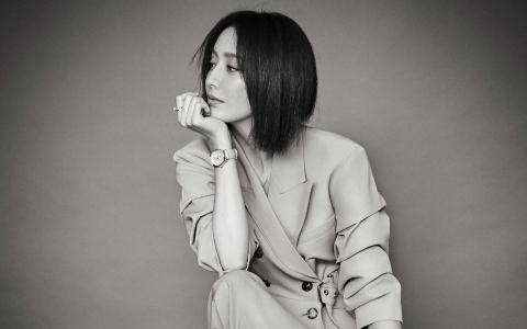 高清中国内地新疆伊犁影视女演员佟丽娅黑白时尚高清桌面壁纸第2张