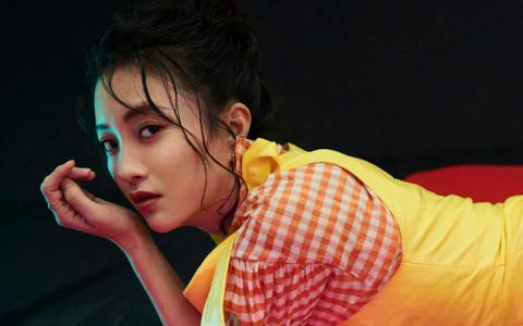 中国内地辽宁女节目主持人、演员包文婧时尚写真图片桌面壁纸第0张