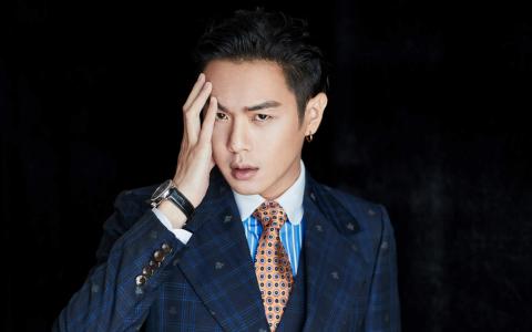 高清中国内地男演员张若昀日内瓦街拍图片第2张
