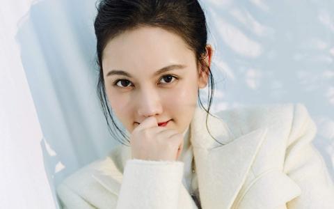内地重庆渝中女演员孙骁骁甜美灵动时尚写真大片第2张