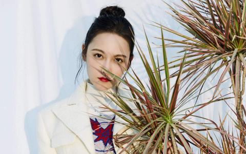 内地重庆渝中女演员孙骁骁甜美灵动时尚写真大片第3张