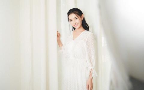 蒋依依仙气白裙清纯高清桌面壁纸第0张