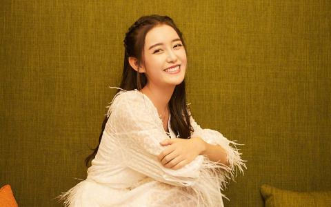 蒋依依仙气白裙清纯高清桌面壁纸第4张