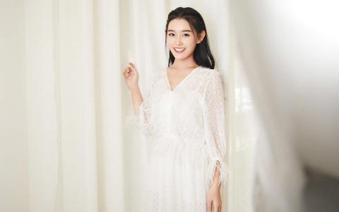 蒋依依仙气白裙清纯高清桌面壁纸第0张