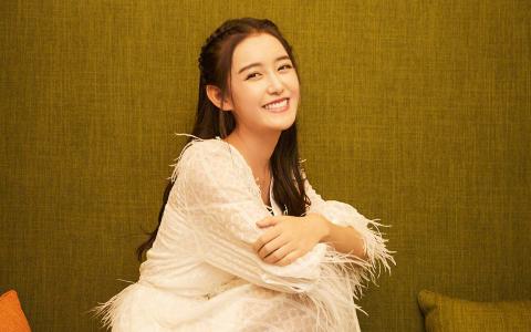 蒋依依仙气白裙清纯高清桌面壁纸第2张