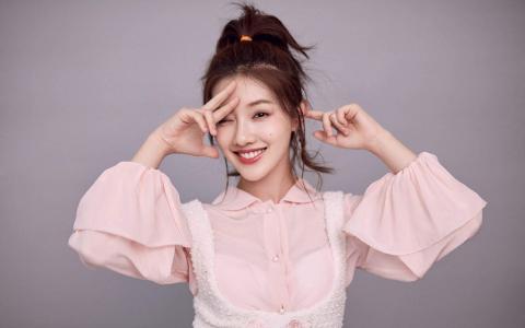 内地沈阳女演员王鹤润甜美写真图片桌面壁纸第2张