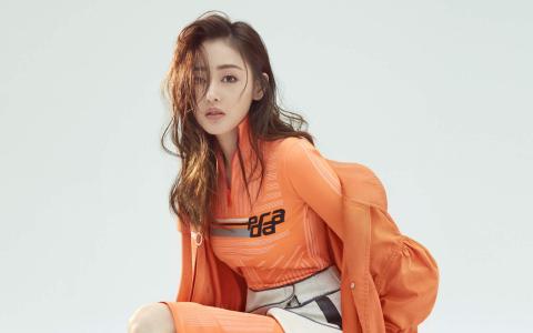 高清哈尔滨新生代女演员张天爱热裤美腿清凉性感街拍图片第0张