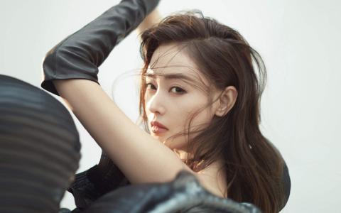 高清哈尔滨新生代女演员张天爱热裤美腿清凉性感街拍图片第1张
