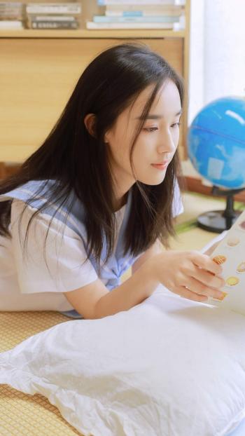 高清校花90后教室美女学生妹高清手机壁纸第1张