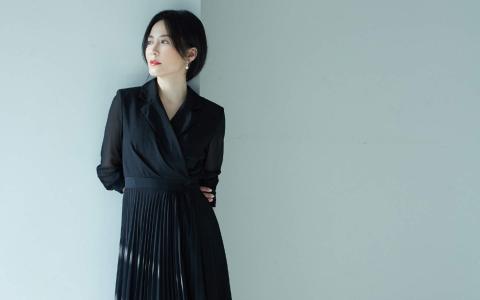 高清中国导演,演员俞飞鸿优雅知性写真图片桌面壁纸第3张