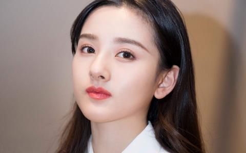 中国北京当代95后女演员宋祖儿性感时尚高清桌面壁纸第1张