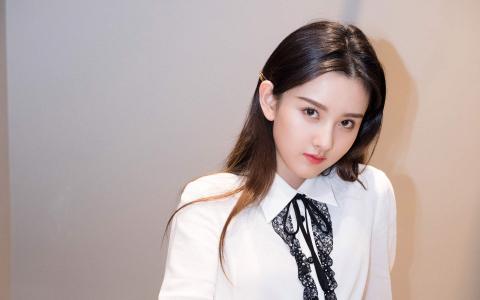 中国北京当代95后女演员宋祖儿性感时尚高清桌面壁纸第3张