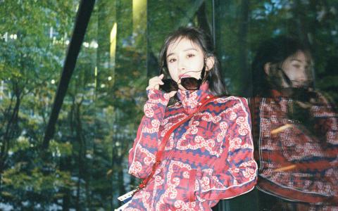 中国内地北京影视女演员杨幂性感胶片风高清桌面壁纸第2张