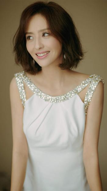 高清中国内地新疆伊犁影视女演员佟丽娅美艳性感高清桌面壁纸第0张