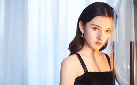 中国北京当代95后女演员宋祖儿典雅迷人写真图片桌面壁纸第0张