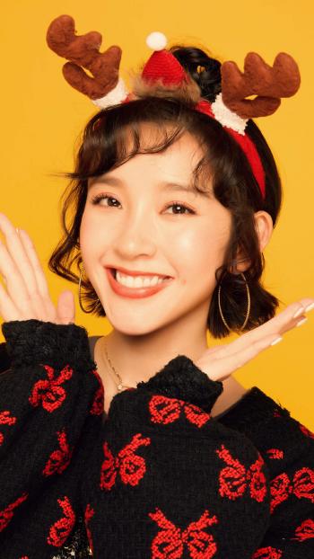 高清中国内地四川女演员唐艺昕湿发吊带裙性感写真图片第3张