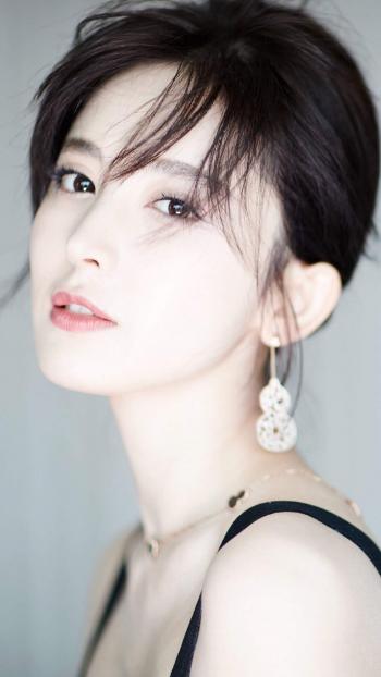中国内地新疆乌鲁木齐市影视女演员古力娜扎清新丸子头手机壁纸第2张