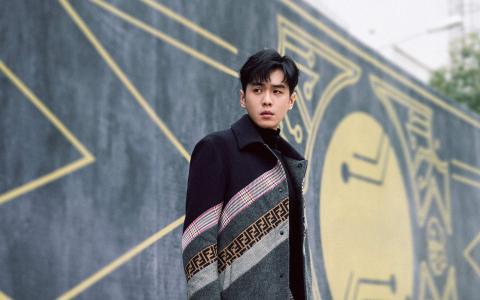 高清中国内地男演员张若昀日内瓦街拍图片第5张