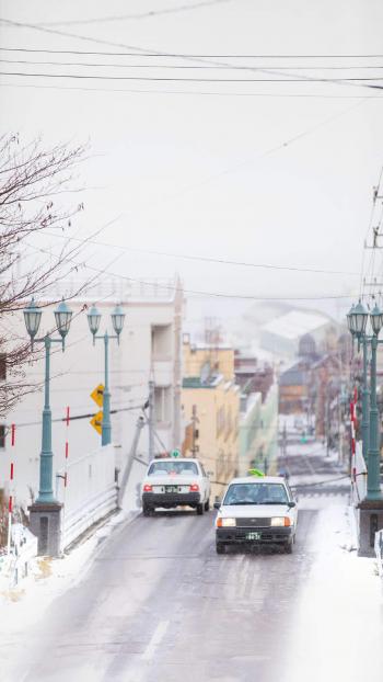 城市街道雪景图片高清手机壁纸第2张