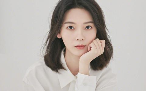中国内地四川省攀枝花女演员陈瑶波浪刘海甜美养眼图片第2张
