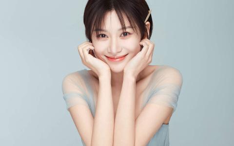 高清女星冯若绮红色性感靓丽写真图片第0张
