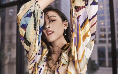 中国北京当代95后女演员宋祖儿摩登性感高清桌面壁纸第3张
