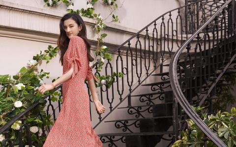 中国北京当代95后女演员宋祖儿性感优雅写真桌面壁纸第3张