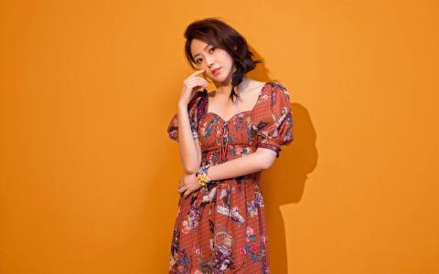 大陆内地四川成都女演员黄梦莹优雅迷人写真桌面壁纸第1张