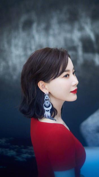 中国影视湖北黄石女演员性感红唇陈数彰显高贵冷艳第1张