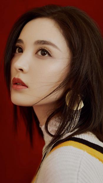 中国内地新疆乌鲁木齐市影视女演员古力娜扎甜美写真桌面壁纸第1张