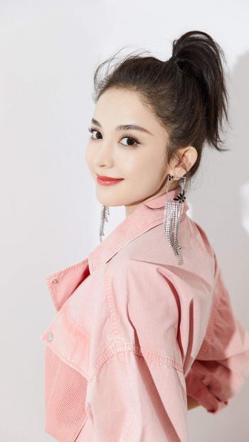 中国内地新疆乌鲁木齐市影视女演员古力娜扎甜美写真桌面壁纸第0张