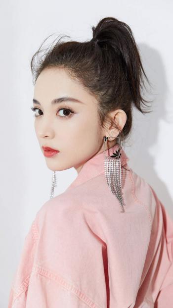 中国内地新疆乌鲁木齐市影视女演员古力娜扎甜美写真桌面壁纸第3张