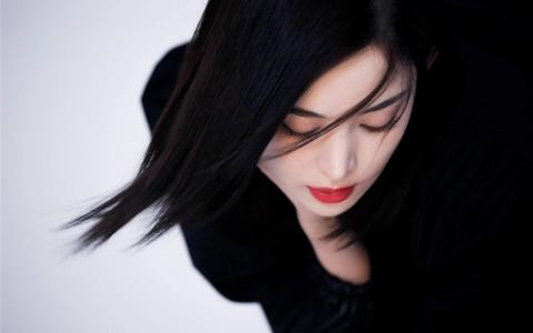 中国内地新疆乌鲁木齐市影视女演员古力娜扎梦幻性感高清桌面壁纸第1张