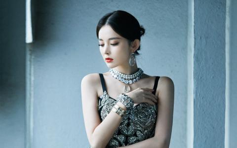 中国内地新疆乌鲁木齐市影视女演员古力娜扎甜美写真手机壁纸第0张