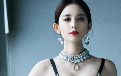 中国内地新疆乌鲁木齐市影视女演员古力娜扎甜美写真手机壁纸第3张
