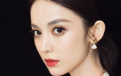 中国内地新疆乌鲁木齐市影视女演员古力娜扎甜美写真手机壁纸第3张