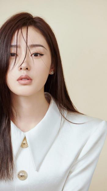 高清哈尔滨新生代女演员张天爱热裤美腿清凉性感街拍图片第2张