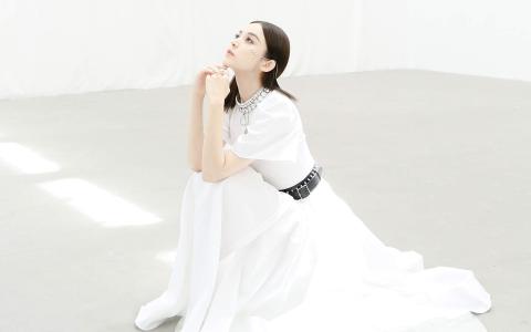 中国内地新疆乌鲁木齐市影视女演员古力娜扎甜美写真手机壁纸第0张