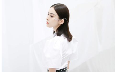 中国内地新疆乌鲁木齐市影视女演员古力娜扎甜美写真手机壁纸第1张