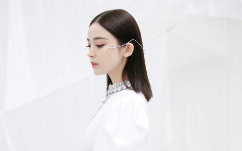中国内地新疆乌鲁木齐市影视女演员古力娜扎甜美写真手机壁纸第2张