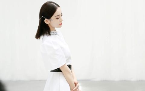 中国内地新疆乌鲁木齐市影视女演员古力娜扎甜美写真手机壁纸第3张