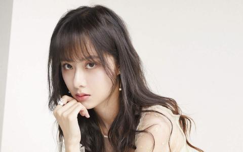 中国内地湖北省武汉女演员曹曦月优雅灵动写真桌面壁纸第0张