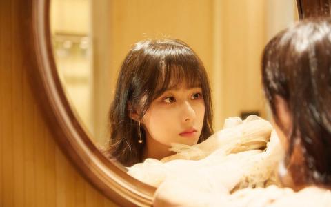 中国内地湖北省武汉女演员曹曦月优雅灵动写真桌面壁纸第1张
