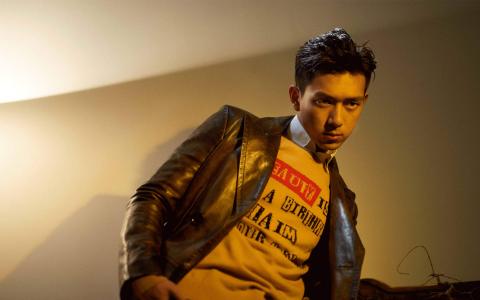 中国内地湖北荆州男演员李现浴缸搞怪高清图片第3张